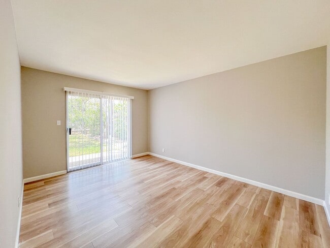 Building Photo - Santa Ana - Gorgeous Interior Remodel 4 be...