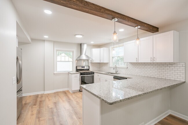 Building Photo - 306 Winona Blvd