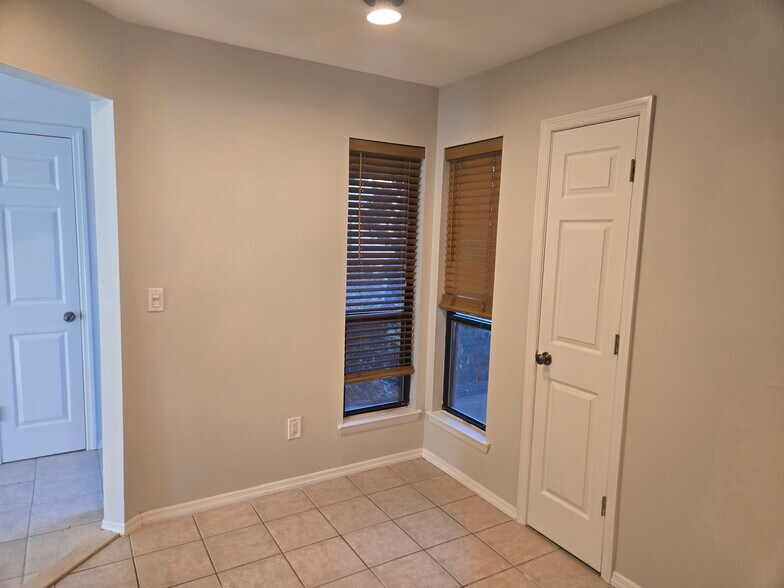 Building Photo - 68 Scarlett Dr