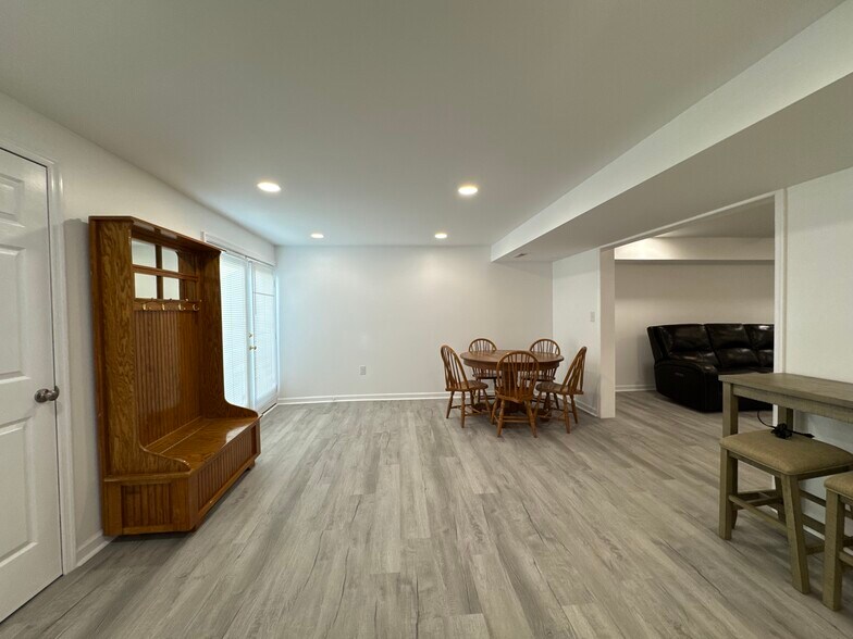 Shared foyer and dinning - 1042 Laurel Grove Rd