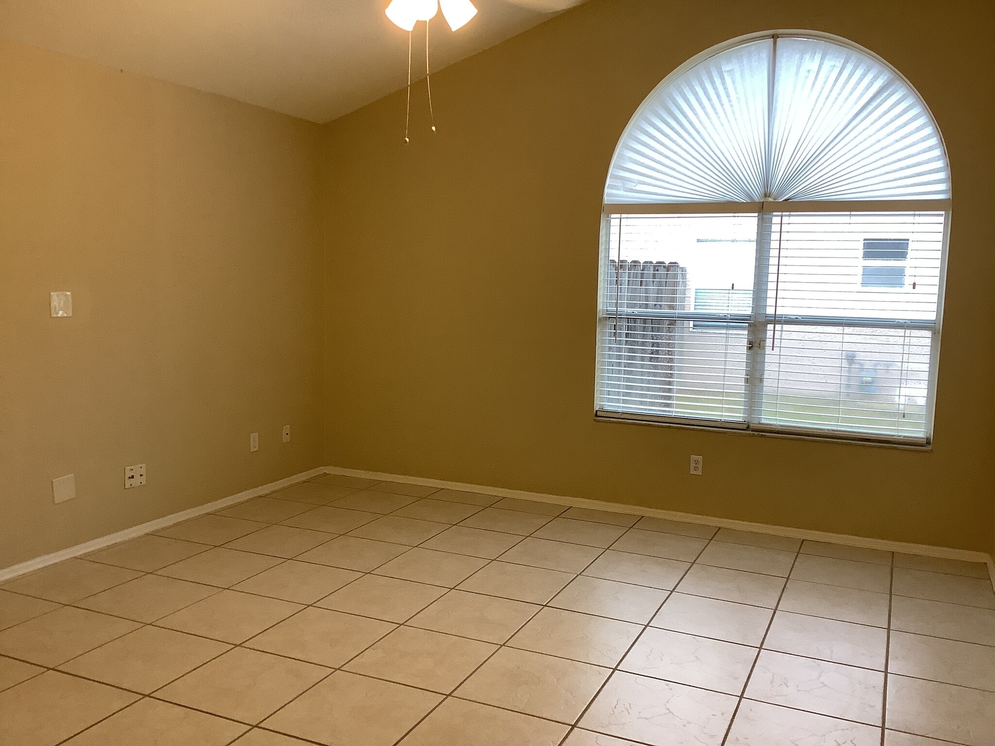 Building Photo - 2022 Blue Heron Dr