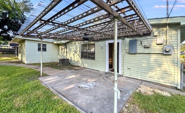 Building Photo - 5826 Burr Oak Dr