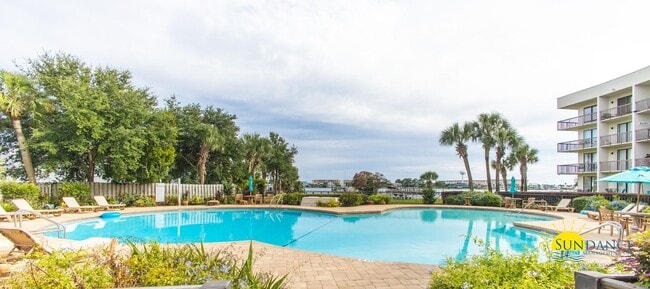 Building Photo - Fully Furnished Condo Unit in Fort Walton Beach!