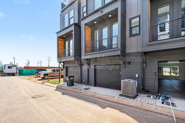 Building Photo - 2146 N Graham St