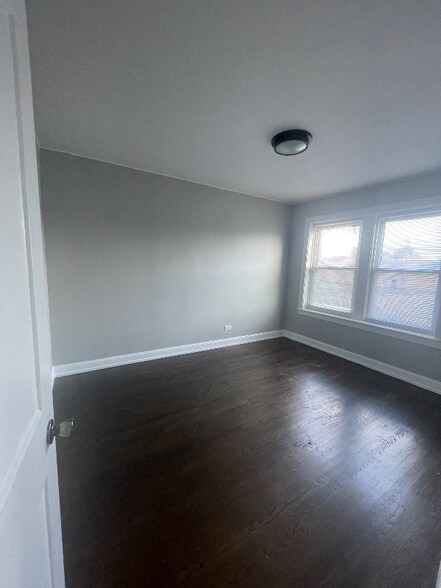 Building Photo - 12 E 112th St