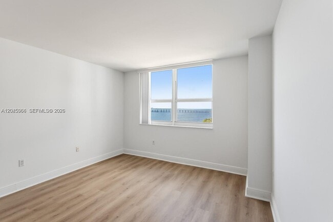 Building Photo - 1155 Brickell Bay Dr