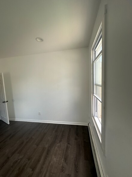 Building Photo - 41 Hinsdale Pl