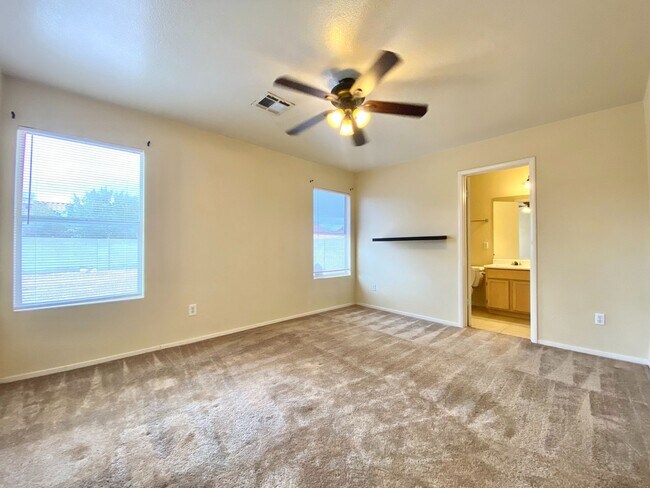 Building Photo - Charming single-story home