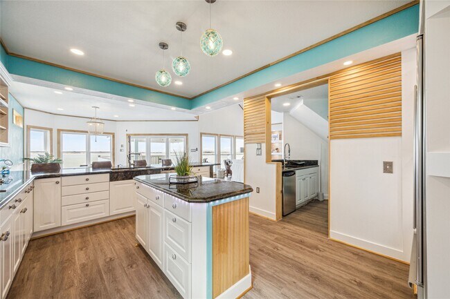Building Photo - 1322 Outrigger St