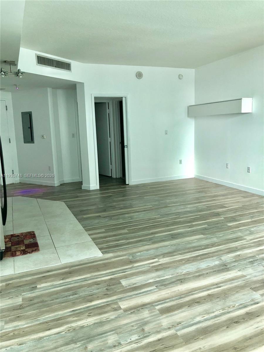 Building Photo - 1900 N Bayshore Dr