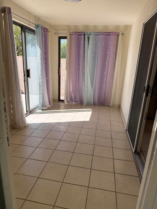 Building Photo - 8319 Santa Clarita St NE