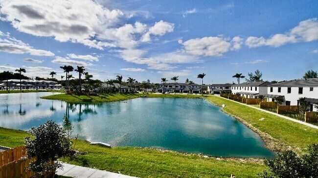 Building Photo - 4949 Peacock Wy