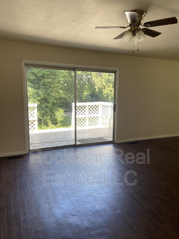 Building Photo - 4235.5 E Hartson Ave