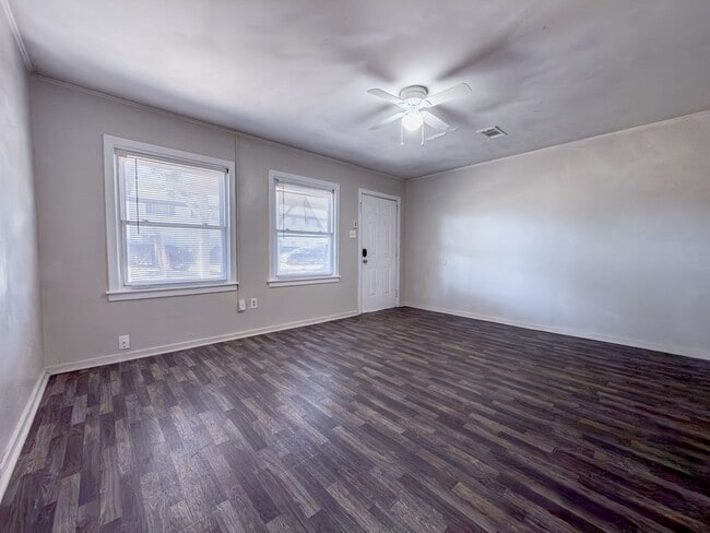 Building Photo - Cherokee Duplex