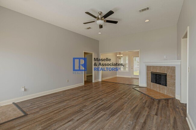 Building Photo - 3 Bed/2 Bath Home in Pearl in Silver Ridge