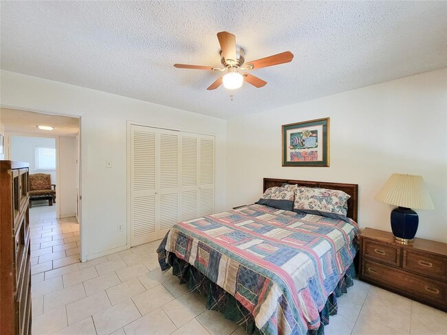 Building Photo - 3809 N Braeswood Blvd