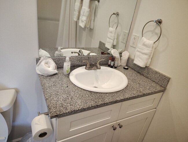 Building Photo - 205 Tiliwa Ct