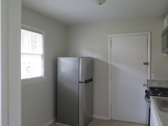 Building Photo - Cozy Marietta Duplex