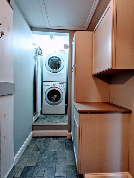 Laundry area - 336 Jefferson Ave