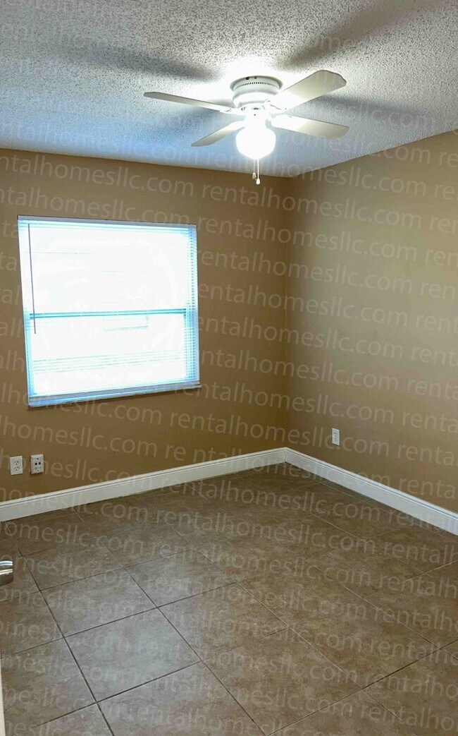 Building Photo - Remodeled Patio Home, Minutes Away From UCF, Technology Park, & the E/W Expressway