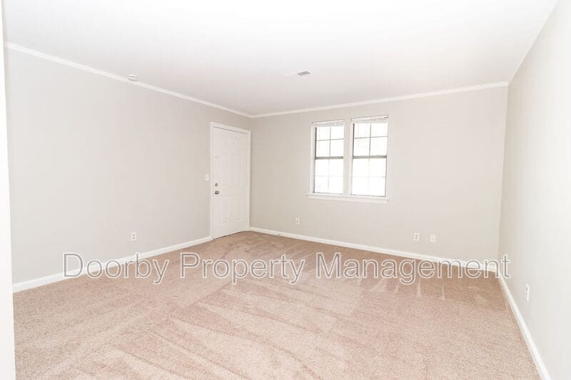 Building Photo - 3302 Pinewood Ave