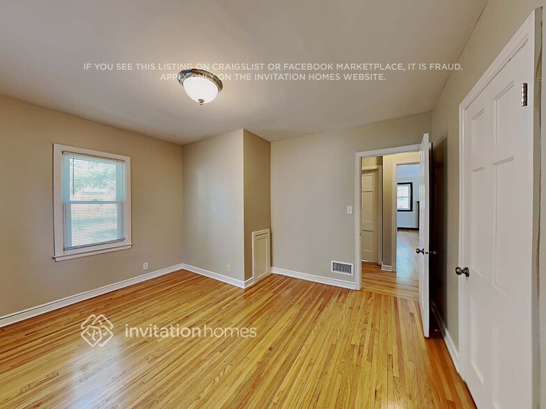 Building Photo - 2240 E 42nd St