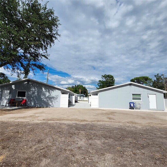 Building Photo - 15406 Avalon Ave