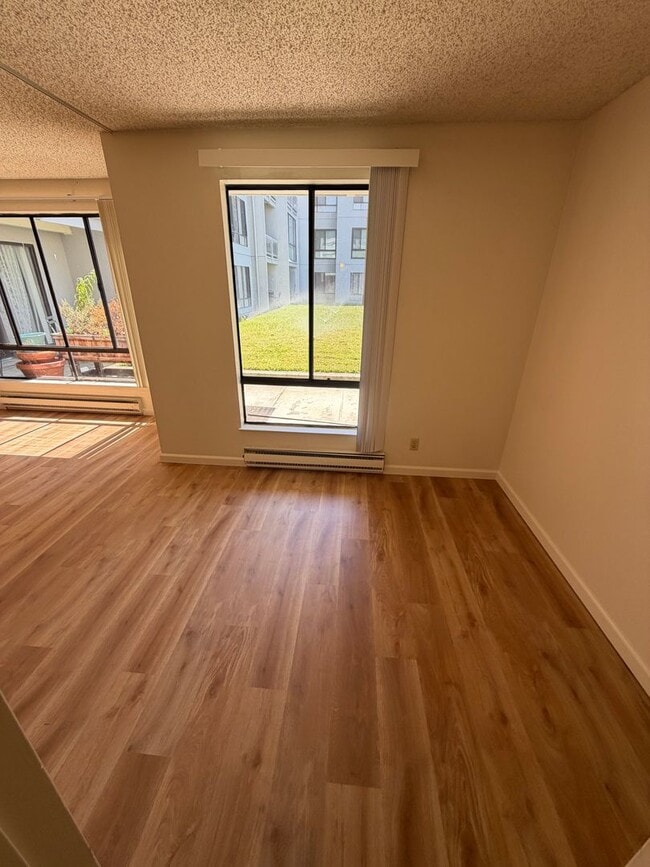Building Photo - Bright and Sunny Studio With Water View For Rent at the Watergate Community In Emeryville, Ca!!!!