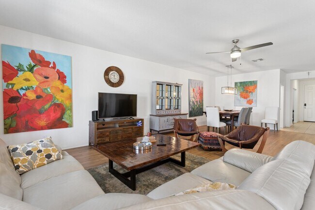 Building Photo - 2114 E Aire Libre Ave