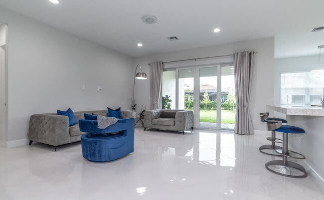 Building Photo - 15145 Cameo Ct