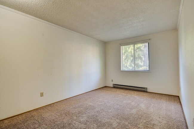 Building Photo - 3 BR / 2.5BA Townhouse Condo – Woodside Co...