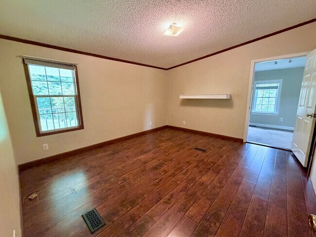 Building Photo - Secluded 3-Bedroom with Wrap-Around Porch -- Jonesborough