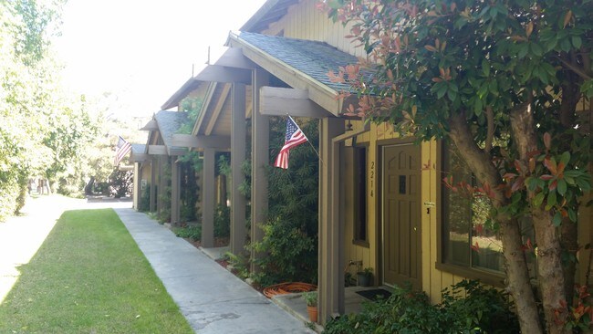 Building Photo - Crestview Apartments
