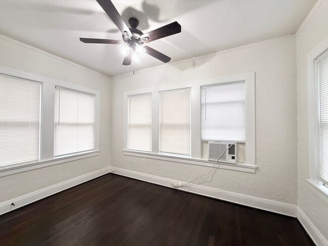 Building Photo - Unique Downstairs 1/1 w/ Hardwoods in Small 1920's Complex