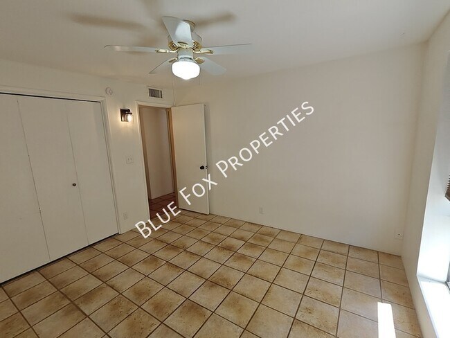 Building Photo - 2781 W Calle Carapan
