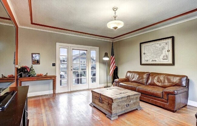 Building Photo - 7307 SW 31st Ave