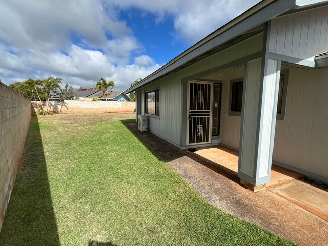 Building Photo - Mililani Town - 2 bedrooms, 1 bathroom hom...