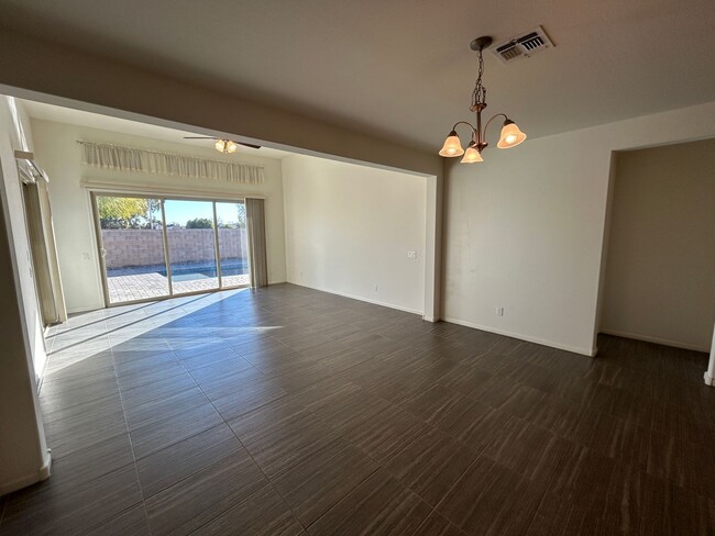 Building Photo - 8609 N 89th Dr