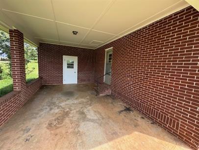 Building Photo - 3 bed, 1.5 bath between Seneca and Oakway