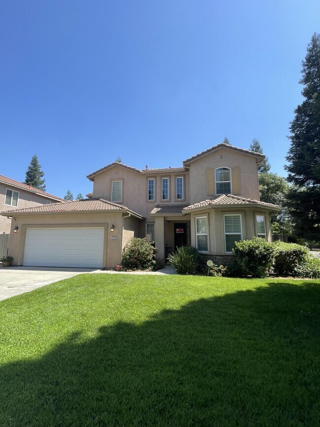 Building Photo - 2402 Deborah Dr