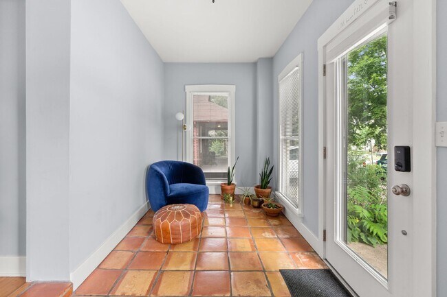 Building Photo - Walk to Hillsboro Village – 24th Ave S Gem!