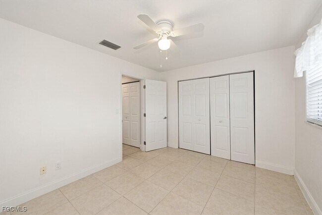 Building Photo - 1030 SE 43rd Terrace