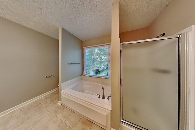 Building Photo - 141 Orchard Dr