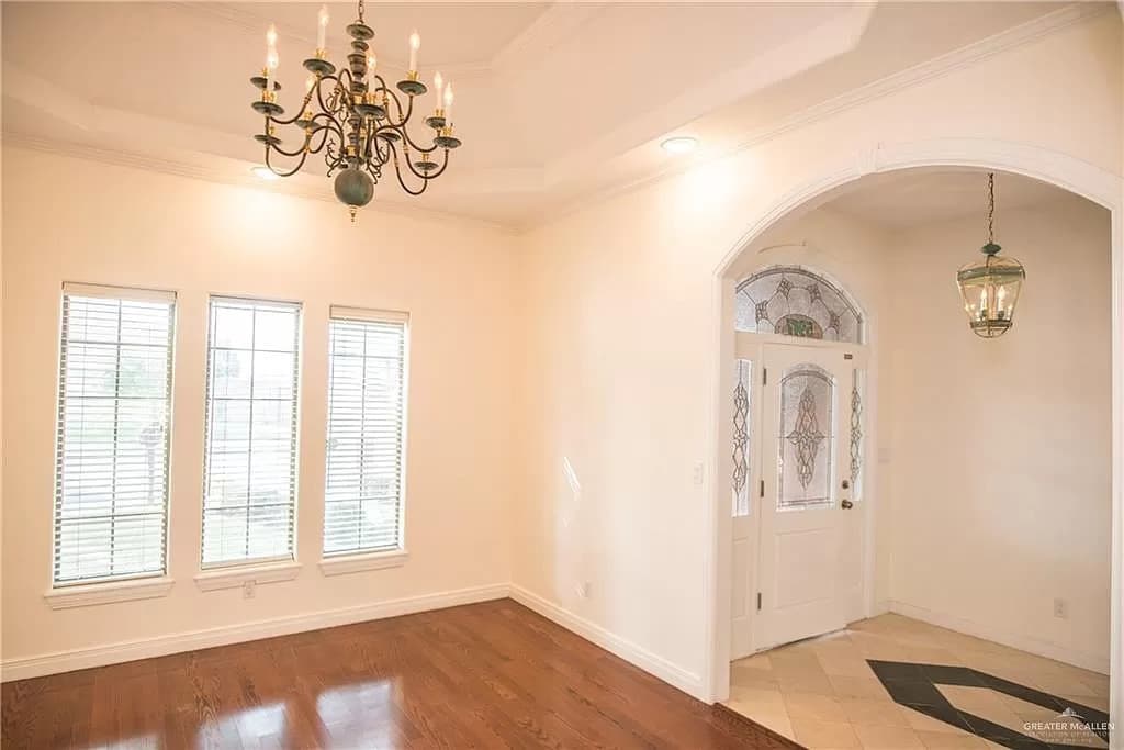 Building Photo - 5917 N Cynthia St