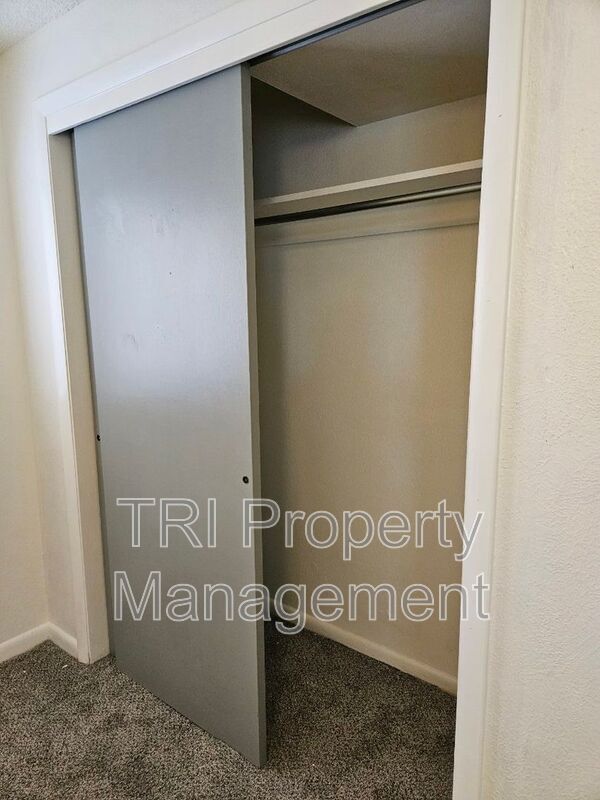 Building Photo - 300 W Union Ave