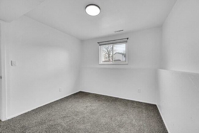 Building Photo - $2,240.95 - 3 Bed, 2 Bath Home in Loveland with Central AC and Fenced in Yard!