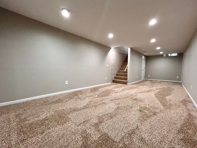 Building Photo - Ivanrest 3689-3695