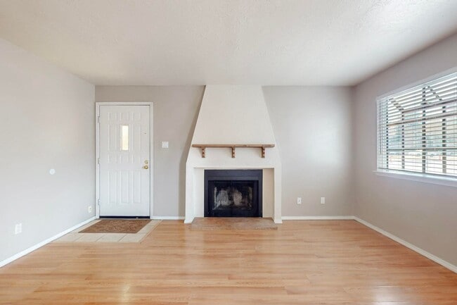 Building Photo - NE well located  Two Bedroom Condo.
