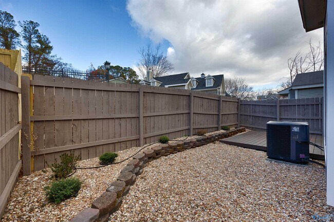 Building Photo - 109 Briargate Ln