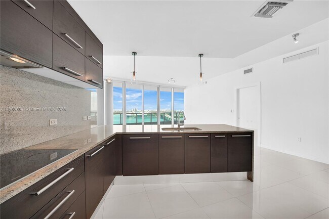 Building Photo - 900 Biscayne Blvd